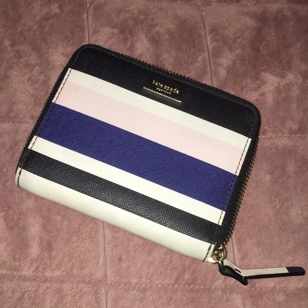 Kate Spade zip around wallet - Picture 1 of 10